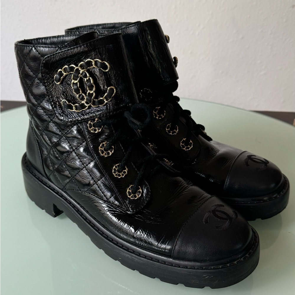 Chanel boots 🥾🖤